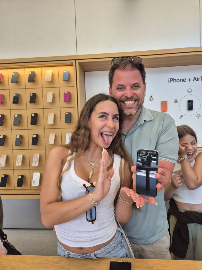 יעלה זוכה באייפון חדש